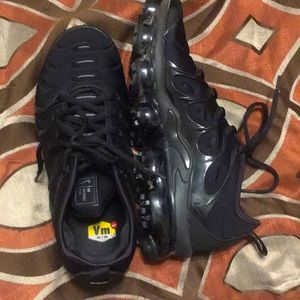 I’m selling you guys  all black vapor max’s